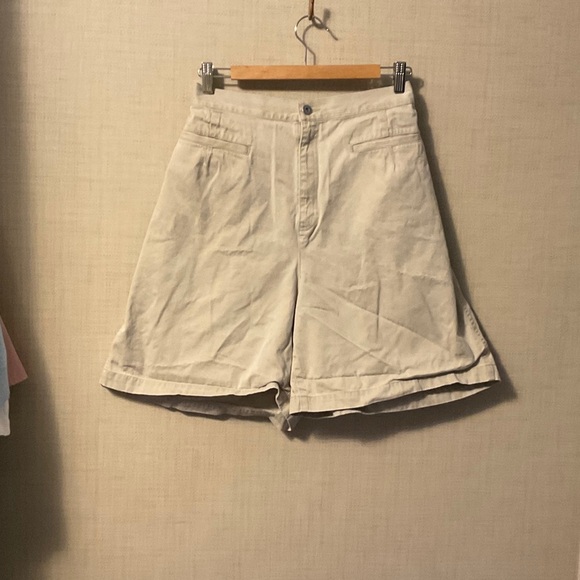 Liz Claiborne Pants - Liz Claiborne Women's Cream Shorts